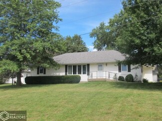 813 S 8th St, Chariton, IA 50049