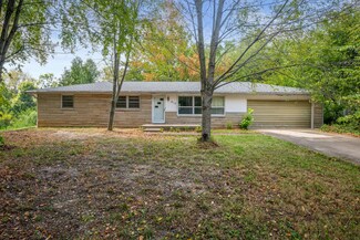 812 Knollwood Dr, Columbus, IN 47203