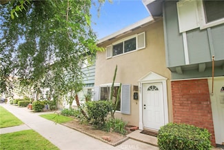 9867 Cornwall Dr, Huntington Beach, CA 92646