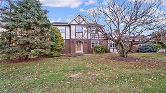 393 Manor Dr, Nazareth, PA 18064