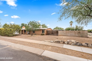 7595 N Rasmussen Ave, Tucson, AZ 85741