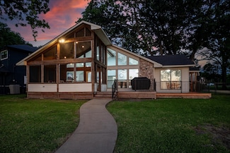 278 Shady Shores Dr, Mabank, TX 75156