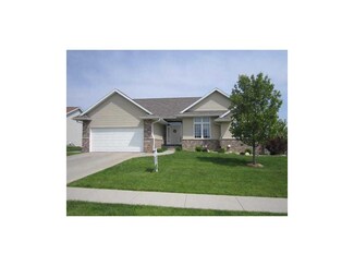 457 Prairie View Cir, Fairfax, IA 52228