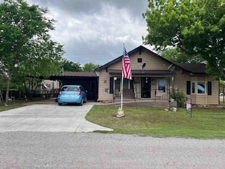 208 N Seneca St, Iowa Park, TX 76367