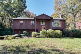95 Oak Ln, Feeding Hills, MA 01030