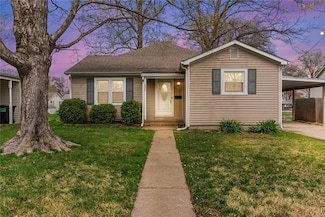 1005 W Poplar St, Mascoutah, IL 62258