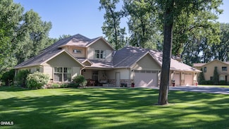 2160 Harbor Dr, Bismarck, ND 58504