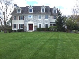 2050 Trenton Rd, Libertyville, IL 60048