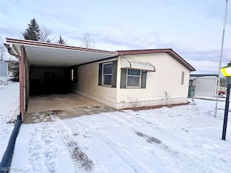 2744 Deer Pass Dr SW, Canton, OH 44706