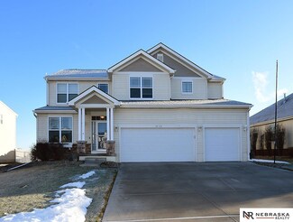 2121 Glacier Dr, Papillion, NE 68046