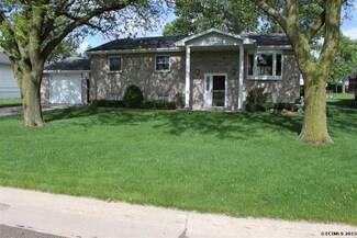 303 3rd St NE, Worthington, IA 52078