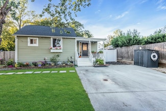 6 Franklin Ave, Bayville, NY 11709