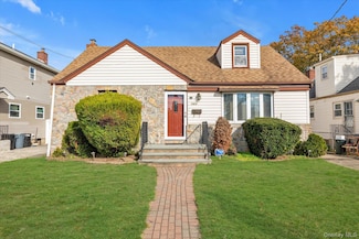 147 Ruxton St, Uniondale, NY 11553