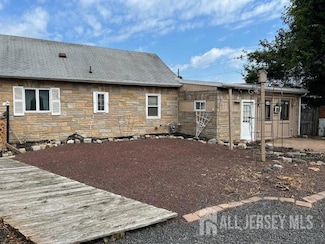 1515 Thomas Ave, North Brunswick, NJ 08902