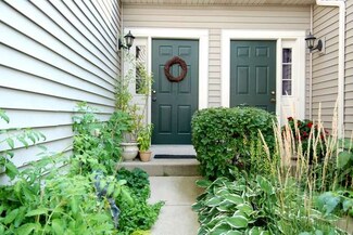 2307 Stoughton Dr Unit 804D, Aurora, IL 60502
