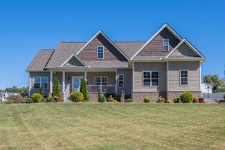 6043 Hill Cir, Bon Aqua, TN 37025