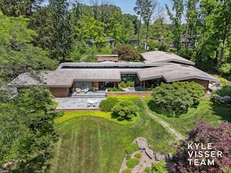 130 Robinwood Ave SE, Grand Rapids, MI 49506
