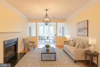 7065 Heritage Hunt Dr Unit 309, Gainesville, VA 20155