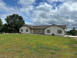 2336 Yorkview Rd SW, New Philadelphia, OH 44663