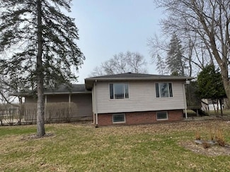 2406 Woodcrest Dr, Portage, WI 53901