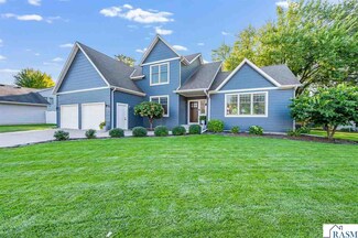 19 Omega Ct, North Mankato, MN 56003