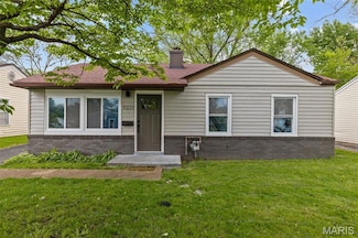 11237 Saint Shawn Ln, Saint Ann, MO 63074