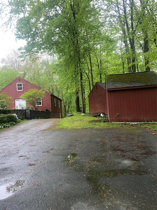 32 Echo Valley Rd, Newtown, CT 06470
