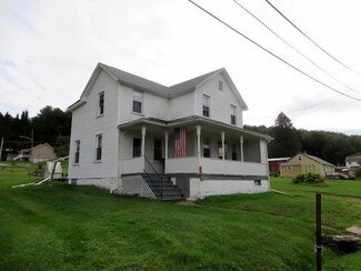 25 Lilac Ln, Lopez, PA 18628
