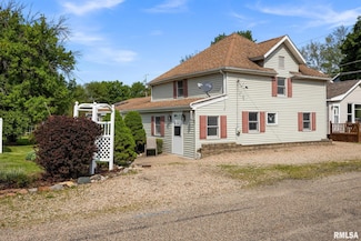 107 S Spruce St, Delavan, IL 61734