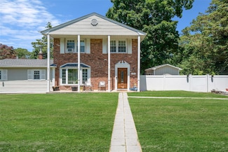 5 Fox Rd, Middle Island, NY 11953