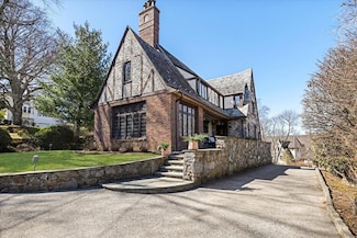 8 Club Way, Hartsdale, NY 10530