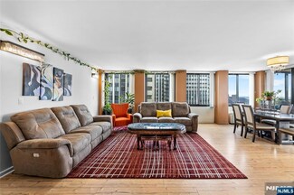 200 Winston Dr Unit 2204, Cliffside Park, NJ 07010