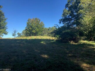 4970 Skylark Rd, Pfafftown, NC 27040