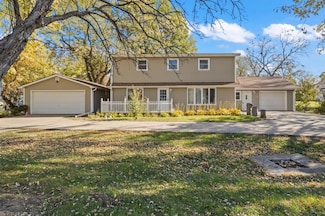 514 S Main St, Chariton, IA 50049