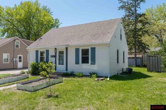 939 Center St, North Mankato, MN 56003