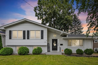 3928 Bel Aire Rd, Des Moines, IA 50310