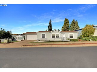 560 Patrick Loop, Cottage Grove, OR 97424
