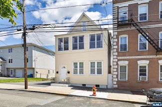 216 Farnham Ave, Lodi, NJ 07644