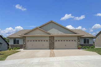 713 Hillside Dr, Tiffin, IA 52340