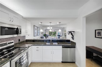 2462 Hidden Lake Dr Unit 201, Naples, FL 34112