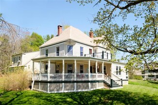 74 River Rd, Cape Neddick, ME 03902