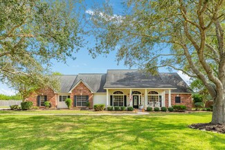 308 Heritage Oaks Dr, Angleton, TX 77515