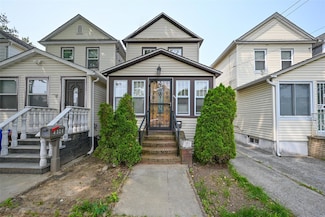 43-24 219th St, Flushing, NY 11361