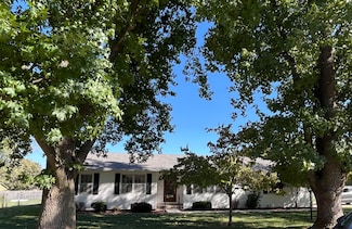 1220 Tyler St, Aurora, MO 65605