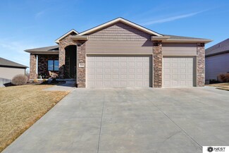 9500 Dutch Mill Ln, Lincoln, NE 68516