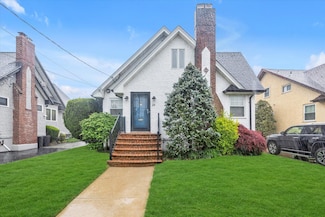 19 Cortelyou Rd, Merrick, NY 11566