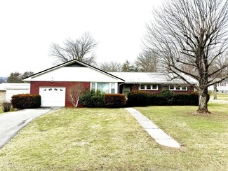 196 7th St, Rupert, WV 25984