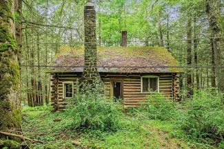 205 Pine View Ln, East Stroudsburg, PA 18302