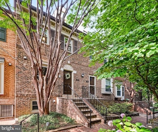 1120 N Taylor St Unit 2, Arlington, VA 22201