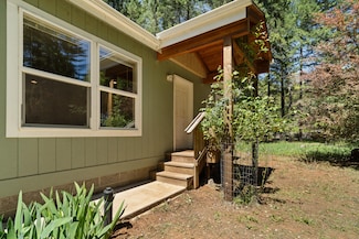 543 Pinewood Way, Cave Junction, OR 97523